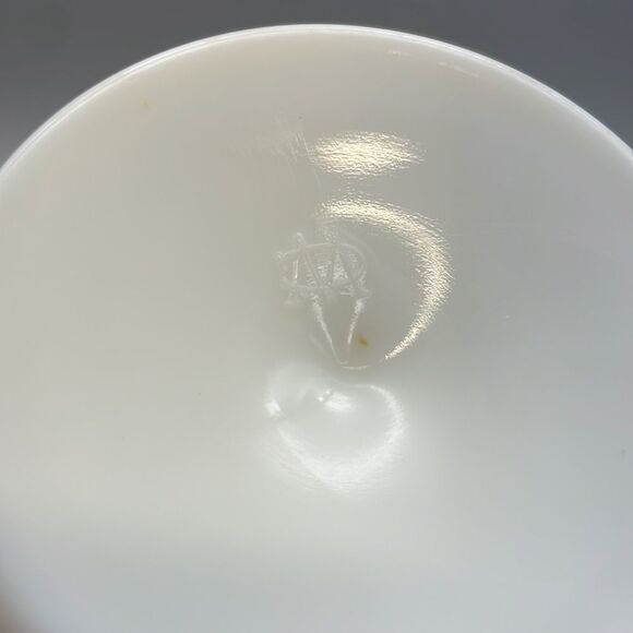 Westmorland Vintage Milk Glass Beaded Crimp Edge Grapevine Vase 1950s - Picture 8 of 11